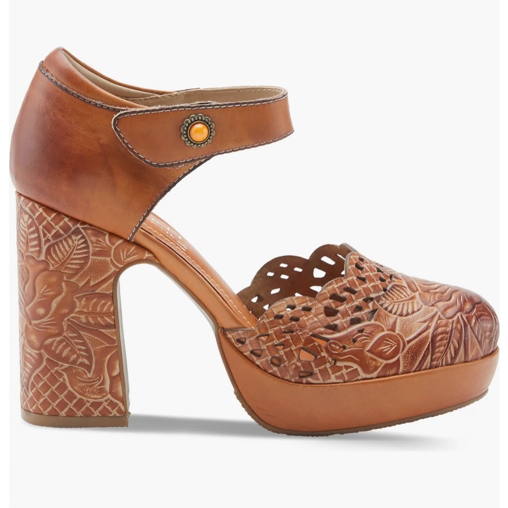 L’Artiste brown Mary Jane pump